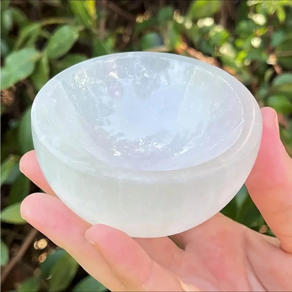 Genuine selenite hand carved ✨charging✨ bowls - Picture 13 of 13
